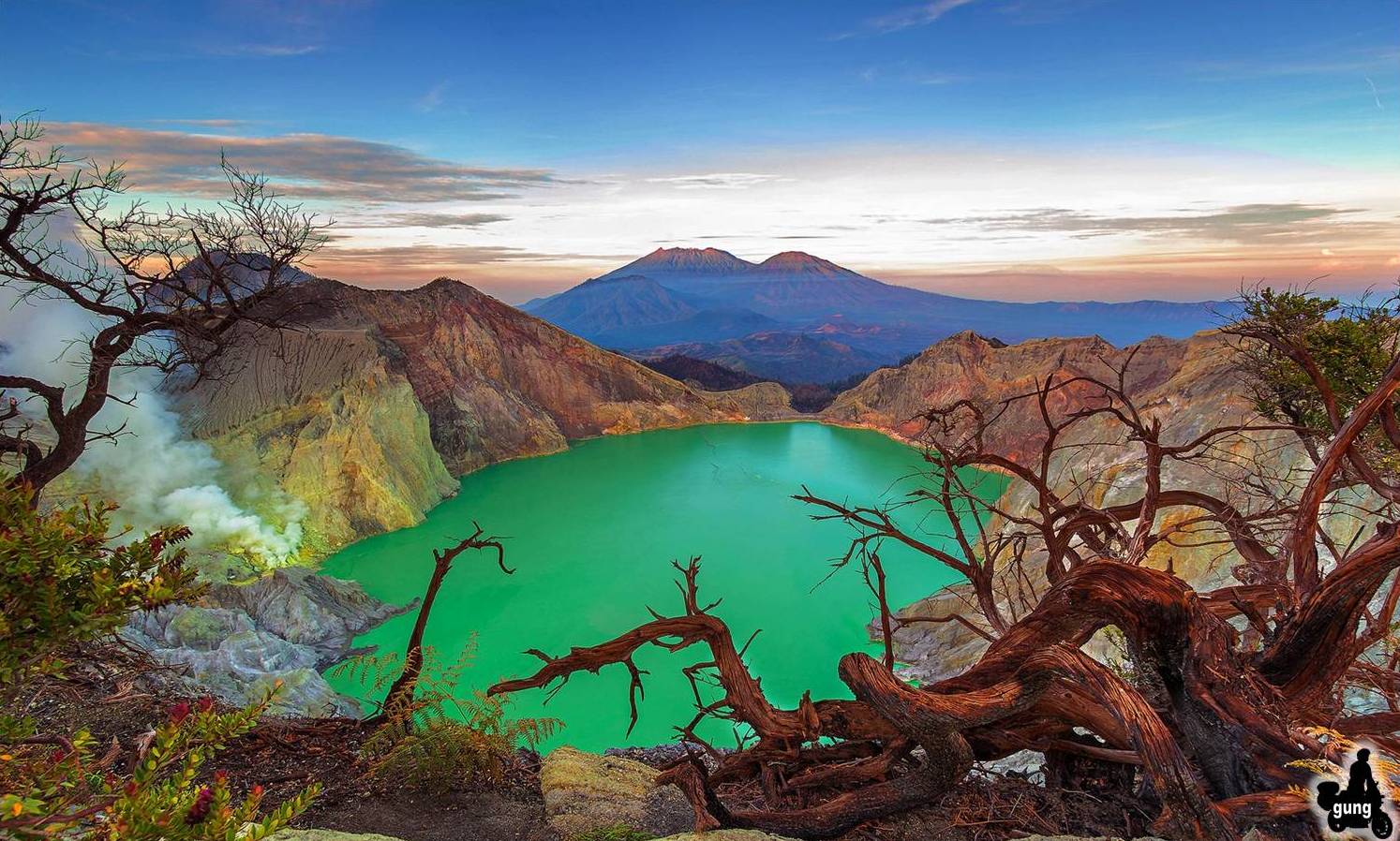 Вулкан Бали серное озеро